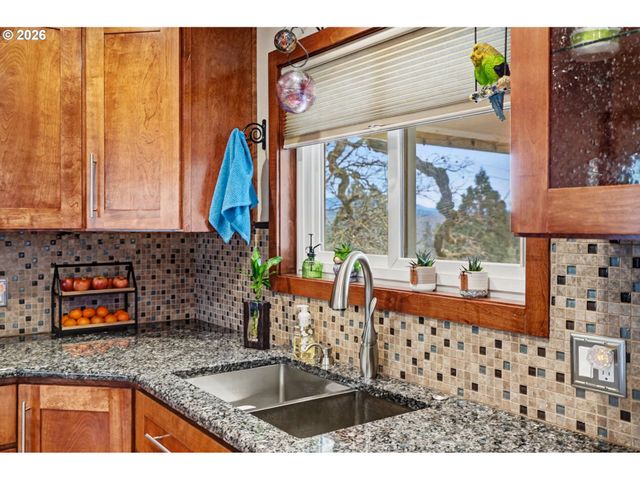 1253 Highland Ct, Stayton, OR 97383