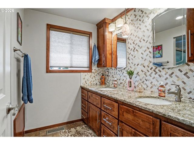 1253 Highland Ct, Stayton, OR 97383