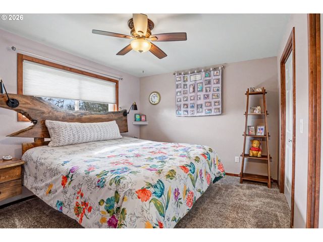 1253 Highland Ct, Stayton, OR 97383