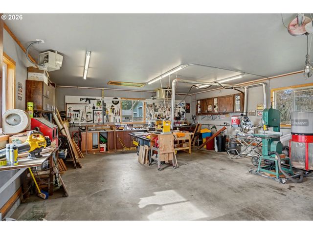 1253 Highland Ct, Stayton, OR 97383