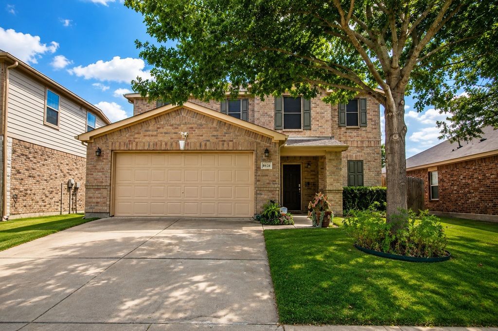 8928 Winding Valley Drive, Fort Worth, TX 76244