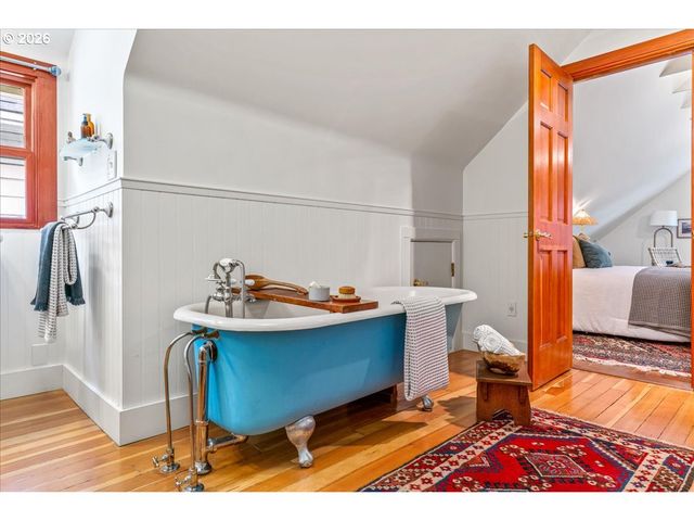 1021 Se 37TH Ave, Portland, OR 97214