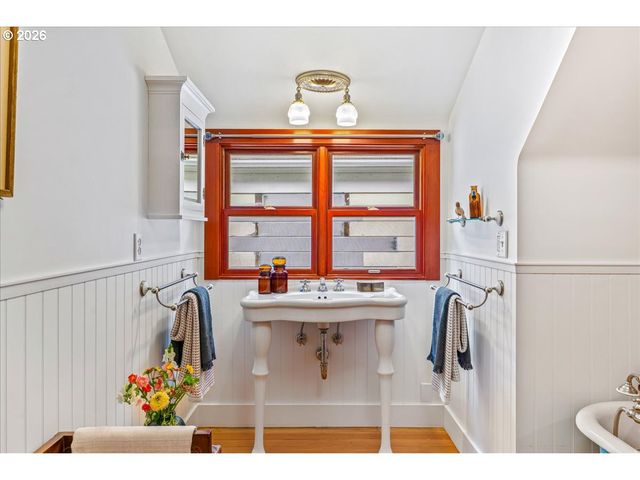 1021 Se 37TH Ave, Portland, OR 97214