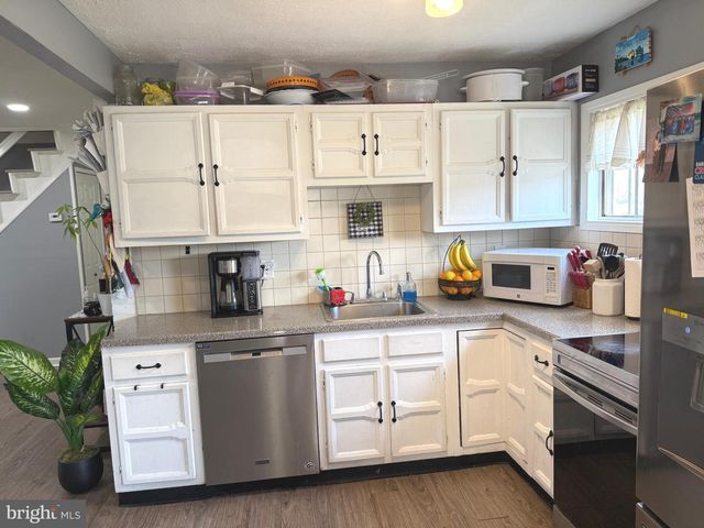 25 GOLDENGATE RD, Levittown, PA 19057