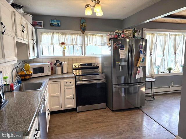 25 GOLDENGATE RD, Levittown, PA 19057