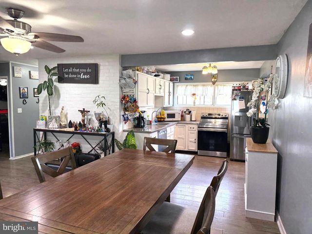 25 GOLDENGATE RD, Levittown, PA 19057