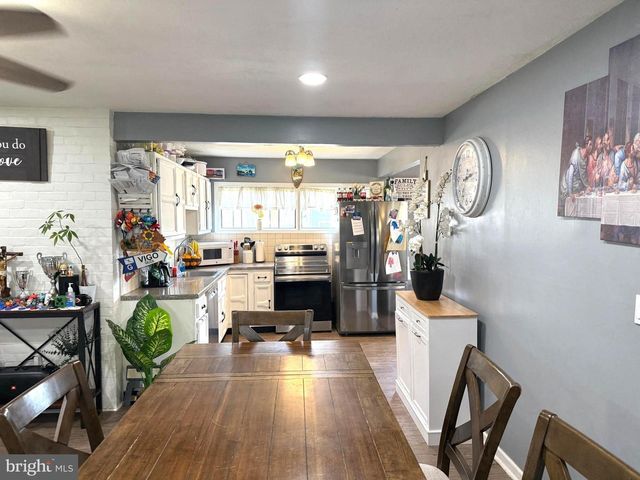 25 GOLDENGATE RD, Levittown, PA 19057