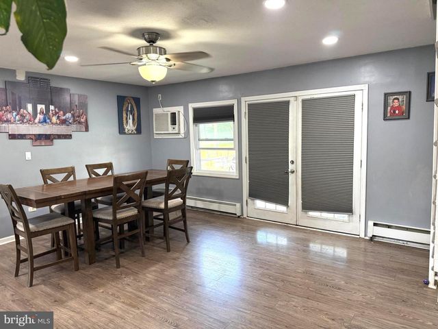 25 GOLDENGATE RD, Levittown, PA 19057