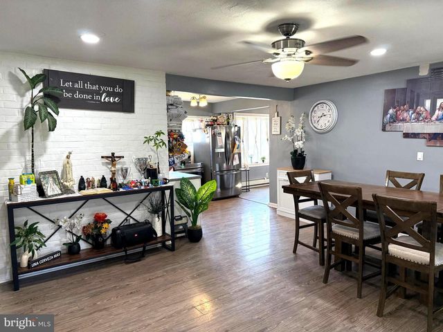 25 GOLDENGATE RD, Levittown, PA 19057