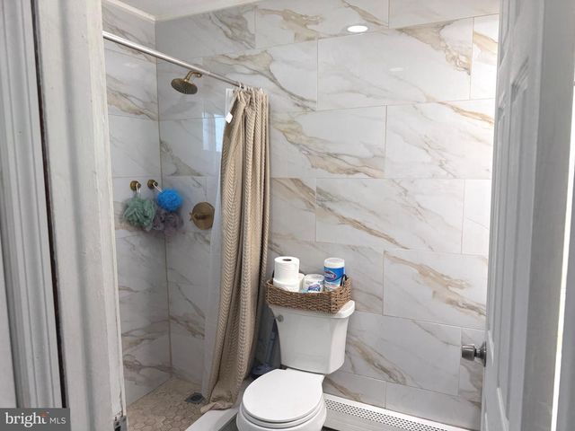 25 GOLDENGATE RD, Levittown, PA 19057