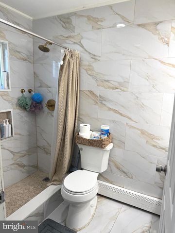 25 GOLDENGATE RD, Levittown, PA 19057