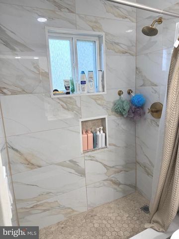 25 GOLDENGATE RD, Levittown, PA 19057