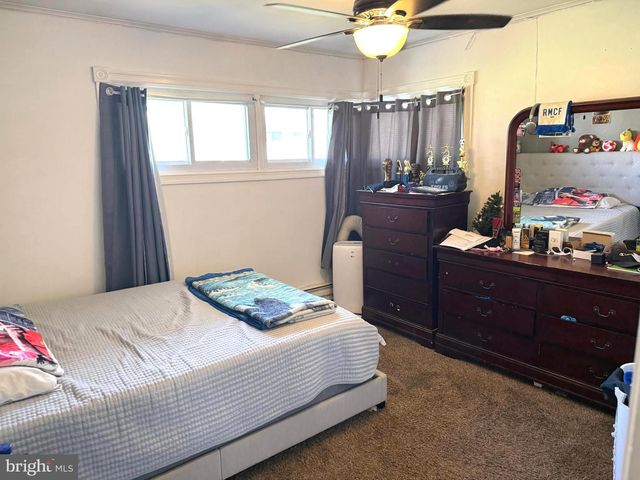 25 GOLDENGATE RD, Levittown, PA 19057