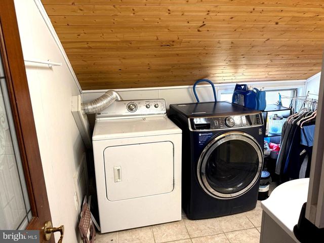 25 GOLDENGATE RD, Levittown, PA 19057