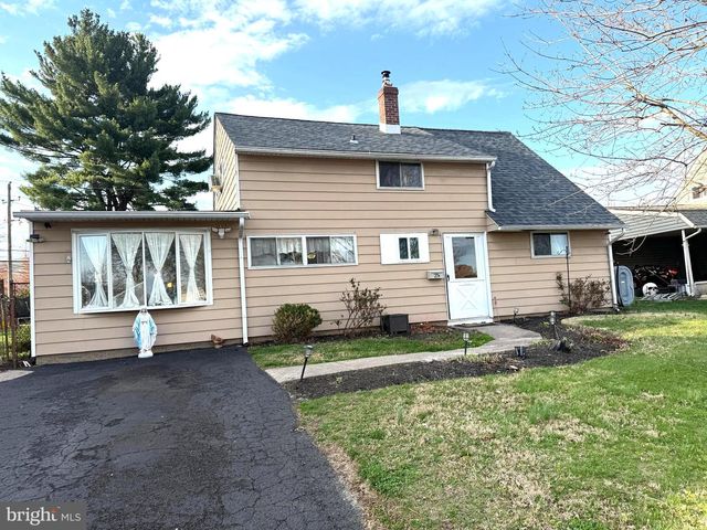 25 GOLDENGATE RD, Levittown, PA 19057