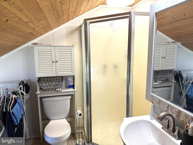 25 GOLDENGATE RD, Levittown, PA 19057