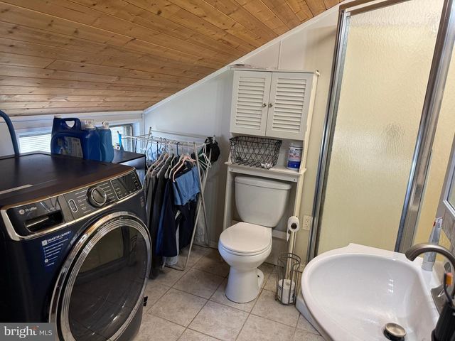 25 GOLDENGATE RD, Levittown, PA 19057