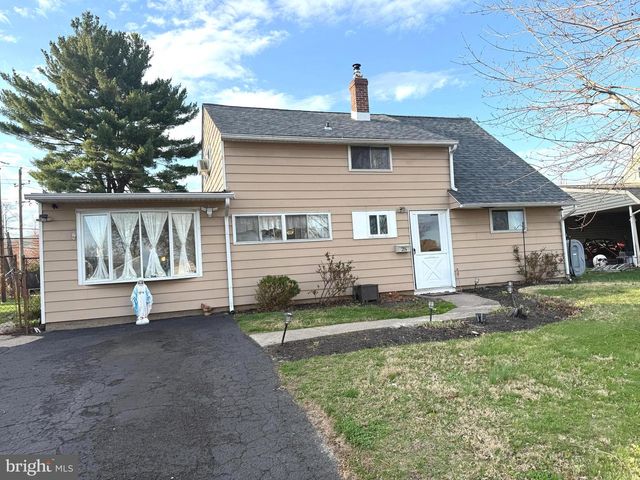 25 GOLDENGATE RD, Levittown, PA 19057