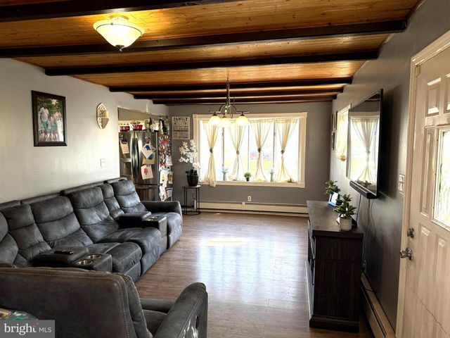 25 GOLDENGATE RD, Levittown, PA 19057