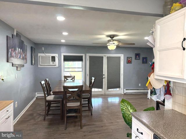 25 GOLDENGATE RD, Levittown, PA 19057