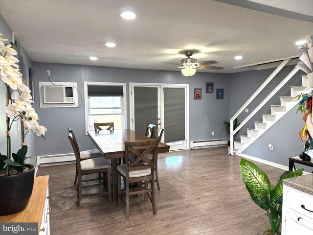 25 GOLDENGATE RD, Levittown, PA 19057