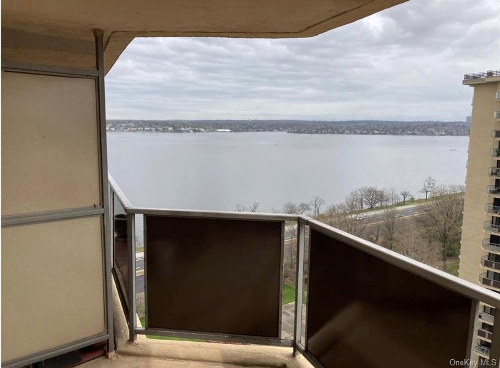 17-85 215th Street 15J, Bayside, NY 11360