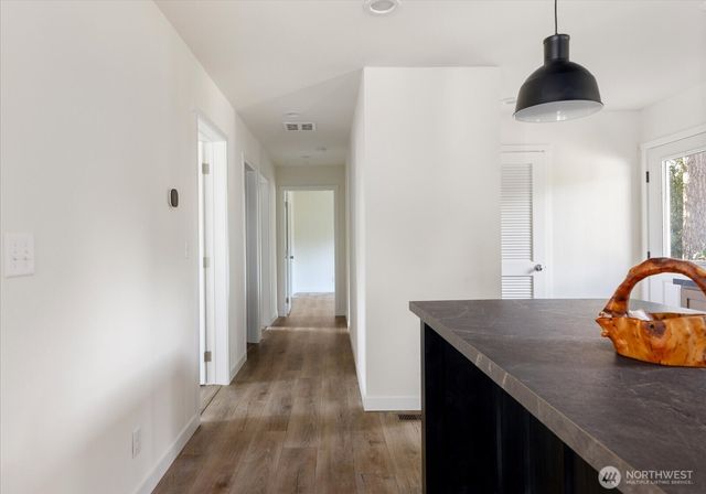 4261 Northgate Drive, Oak Harbor, WA 98277