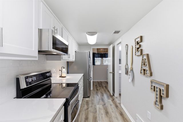 2923 Shady Knoll Lane, Bedford, TX 76021