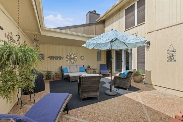 2923 Shady Knoll Lane, Bedford, TX 76021