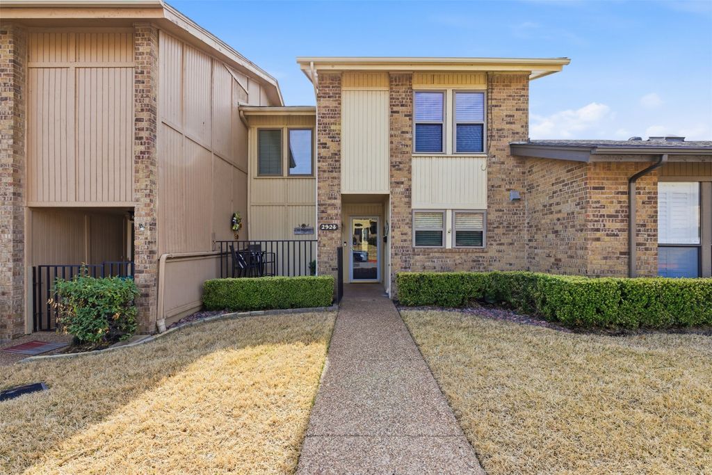 2923 Shady Knoll Lane, Bedford, TX 76021