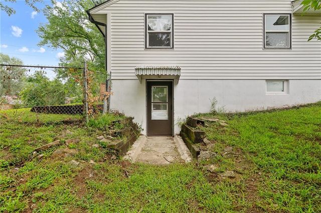 7332 Parallel Parkway, Kansas City, KS 66112