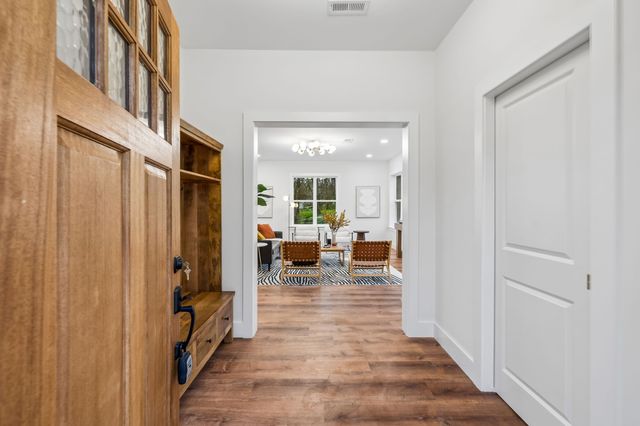 1104 McFerrin Ave, Nashville, TN 37206