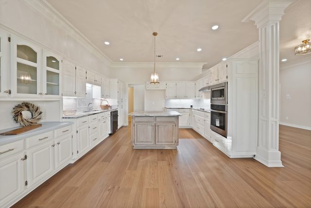 919 Riviera Drive, Mansfield, TX 76063