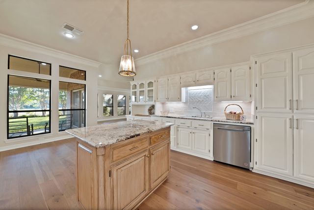 919 Riviera Drive, Mansfield, TX 76063