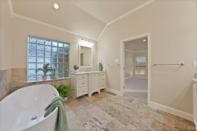 919 Riviera Drive, Mansfield, TX 76063