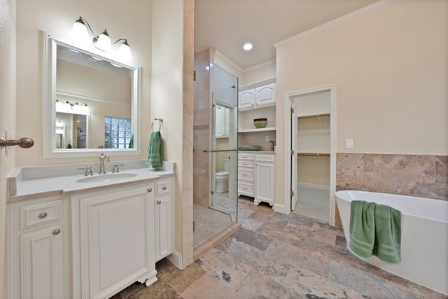 919 Riviera Drive, Mansfield, TX 76063