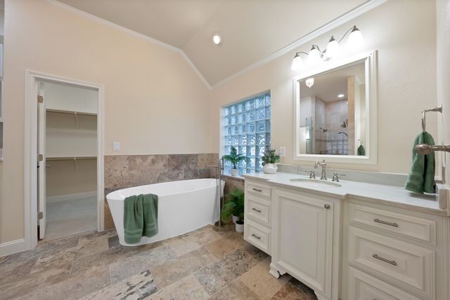 919 Riviera Drive, Mansfield, TX 76063