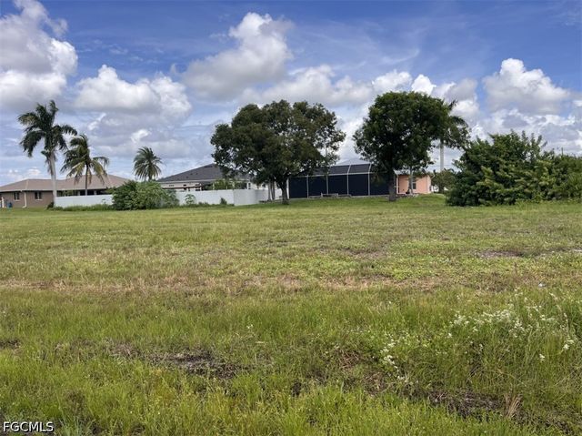 2847 Embers PKWY W, Cape Coral, FL 33993
