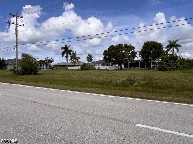 2847 Embers PKWY W, Cape Coral, FL 33993