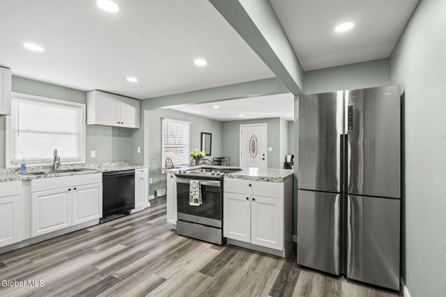 10 Juracka Parkway, Rotterdam, NY 12306