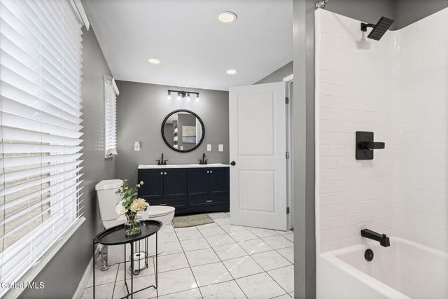 10 Juracka Parkway, Rotterdam, NY 12306