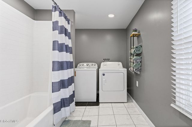 10 Juracka Parkway, Rotterdam, NY 12306