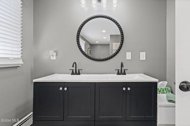 10 Juracka Parkway, Rotterdam, NY 12306