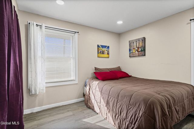 10 Juracka Parkway, Rotterdam, NY 12306