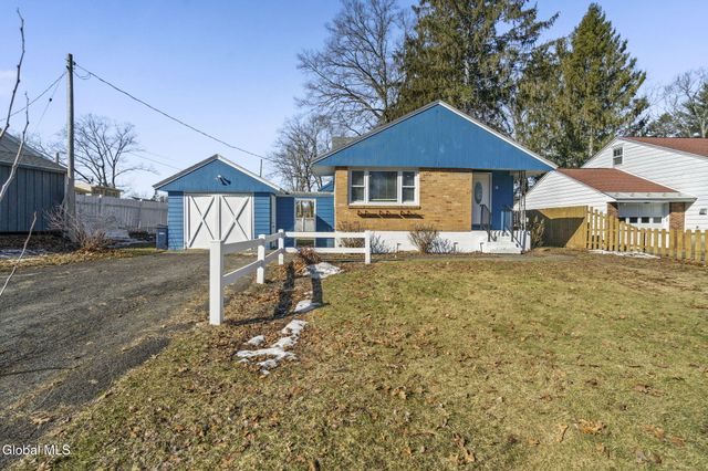 10 Juracka Parkway, Rotterdam, NY 12306