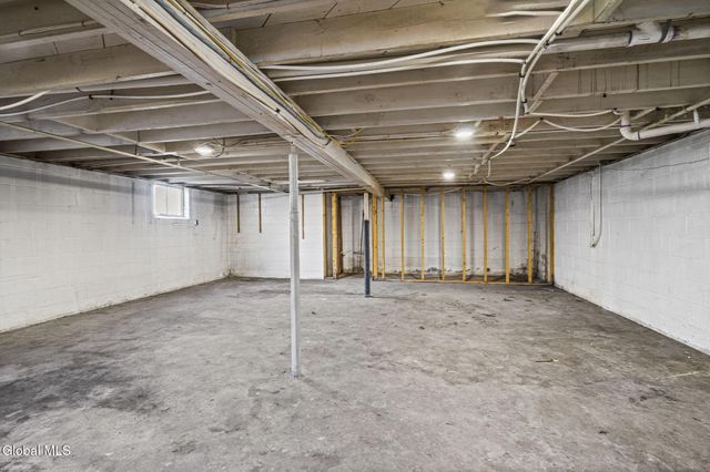 10 Juracka Parkway, Rotterdam, NY 12306