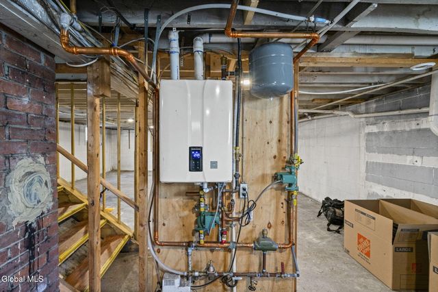 10 Juracka Parkway, Rotterdam, NY 12306