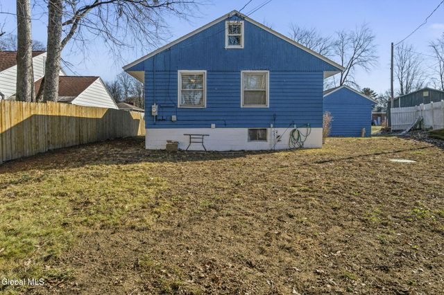 10 Juracka Parkway, Rotterdam, NY 12306