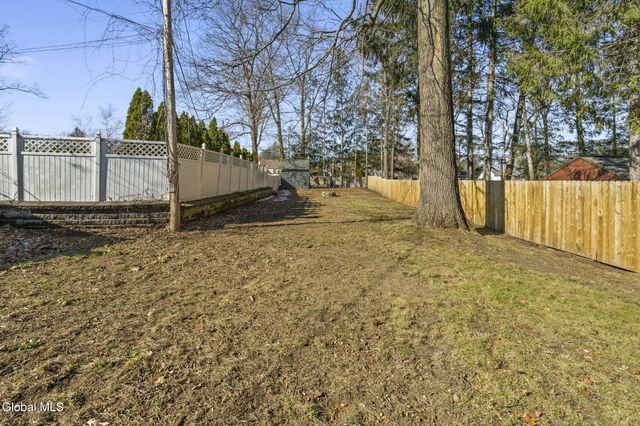 10 Juracka Parkway, Rotterdam, NY 12306