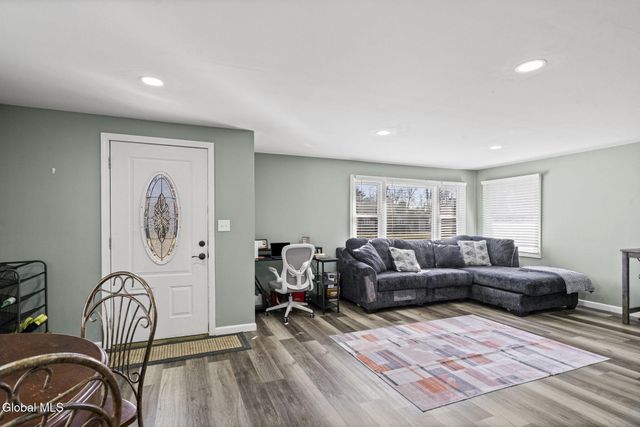 10 Juracka Parkway, Rotterdam, NY 12306